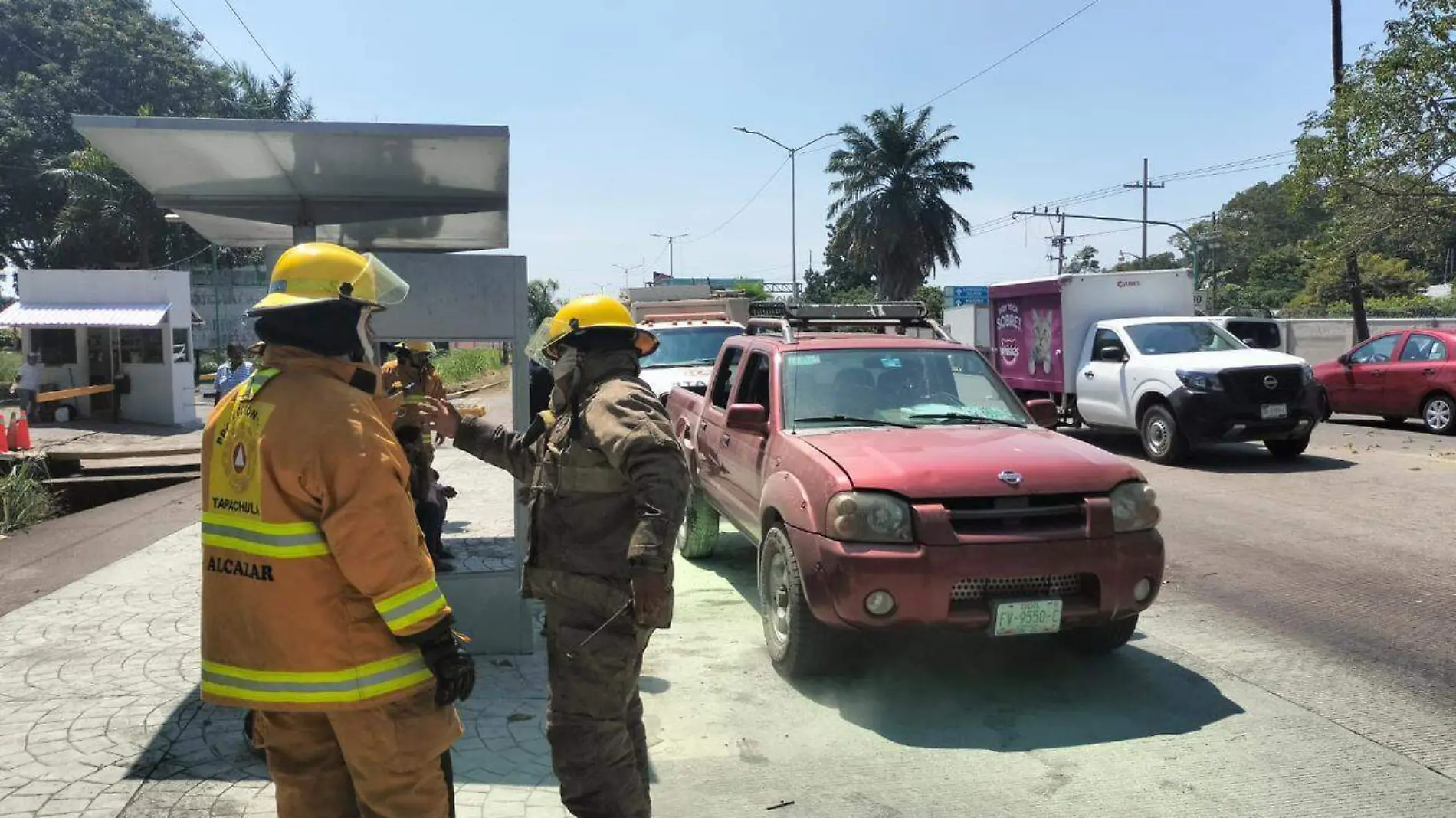 bomberos atendiendo siniestro 